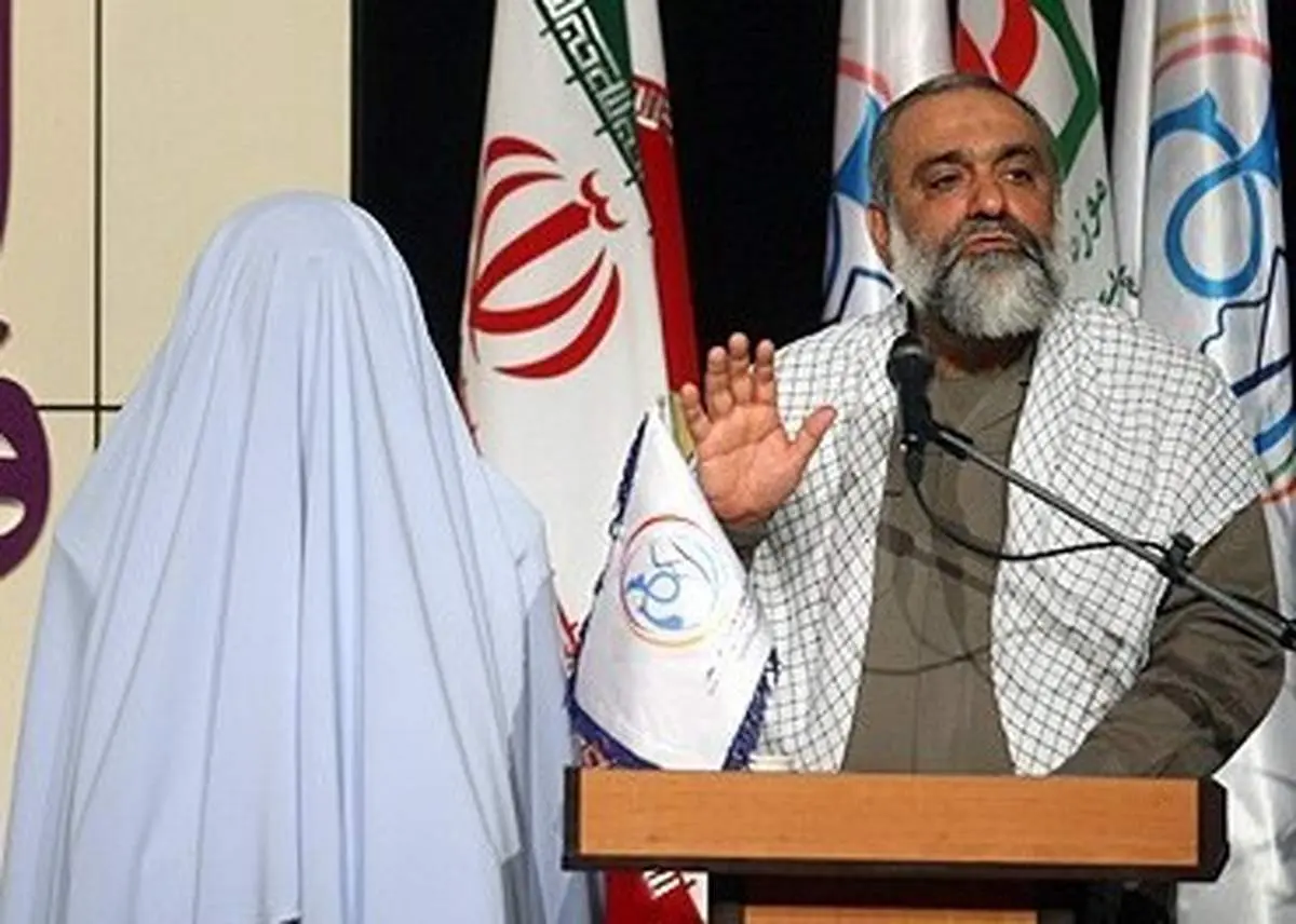 نقدی: زن عفیف قدرت لگدزدن زیر قلیان شاه را دارد