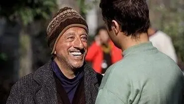 چهره شاداب بابا پنجعلی سریال پایتخت در کنار دوستان+ عکس