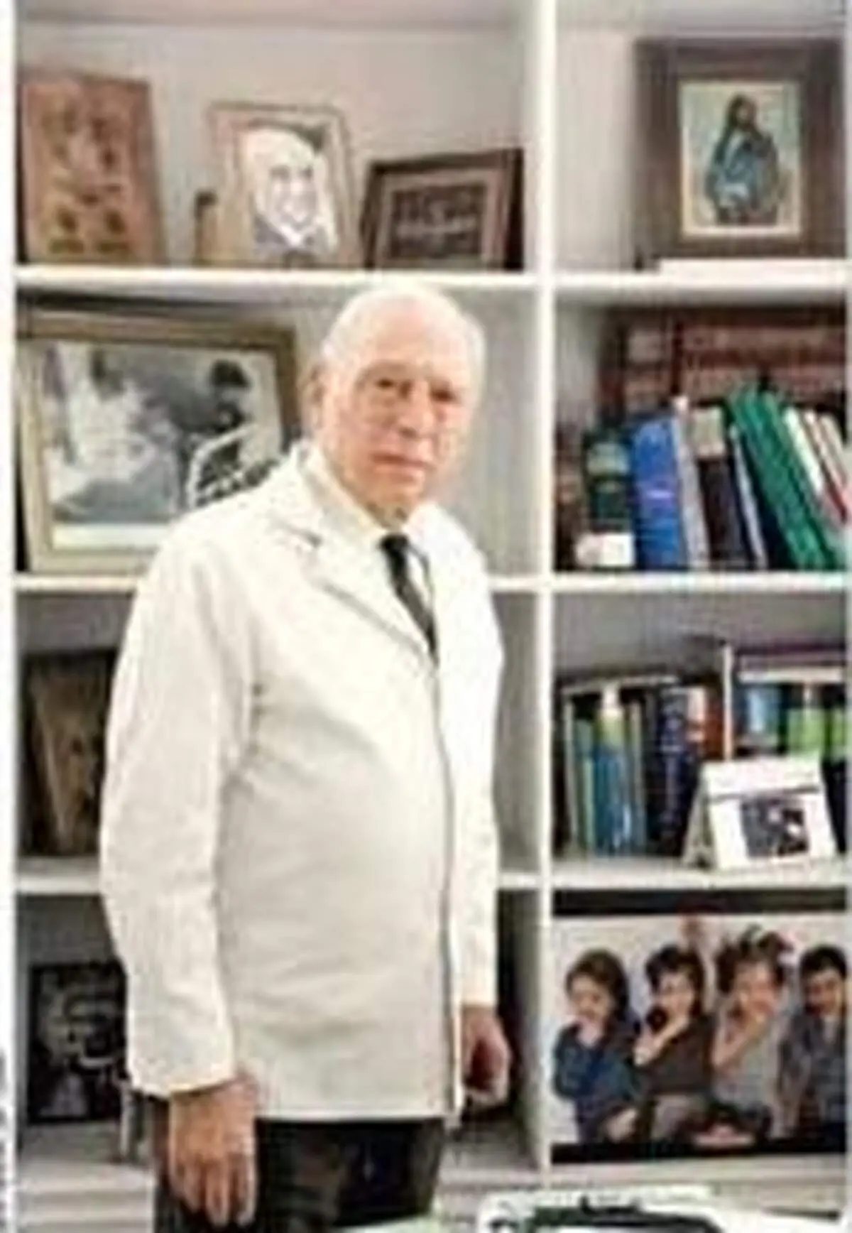 "هنوز به وصيت مصدق عمل نشده است"