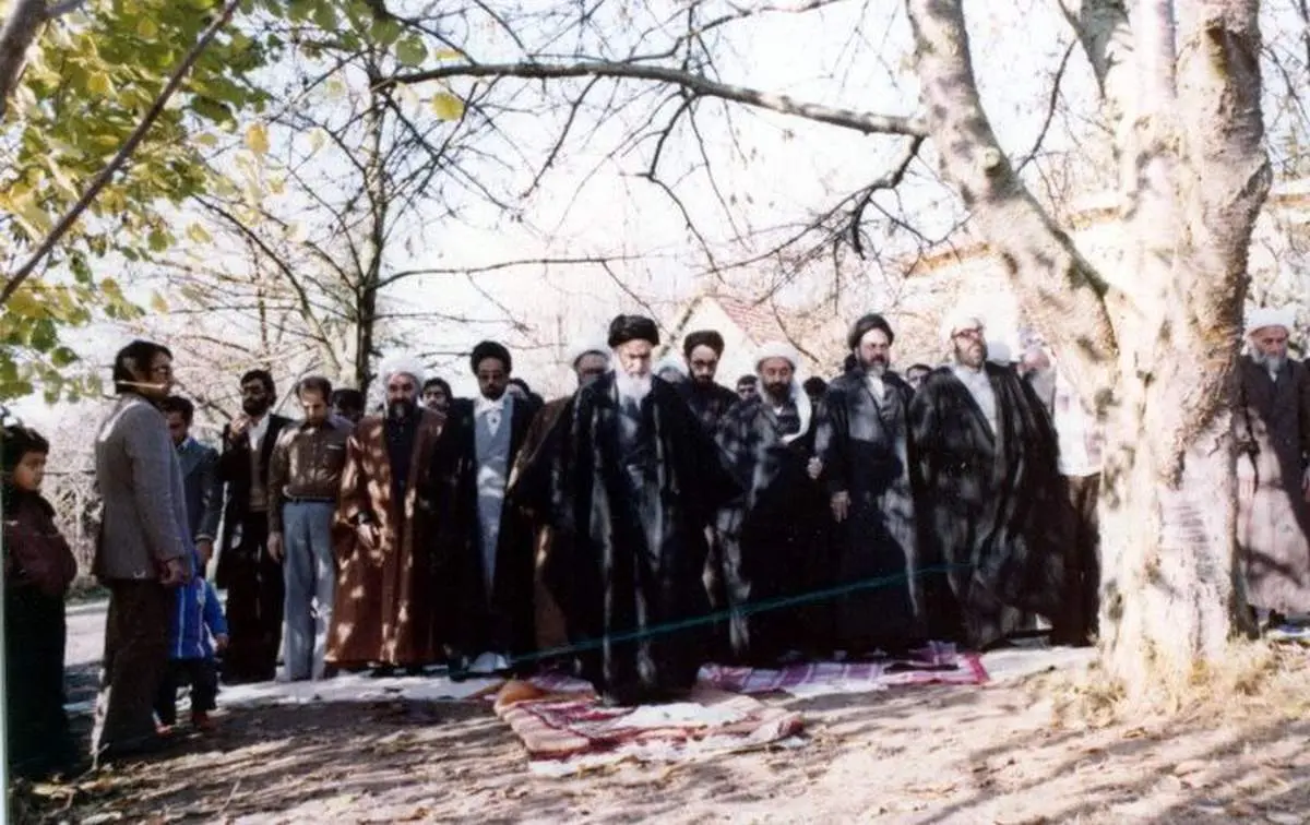 عکس کمتر دیده شده از امام خمینی در پاریس