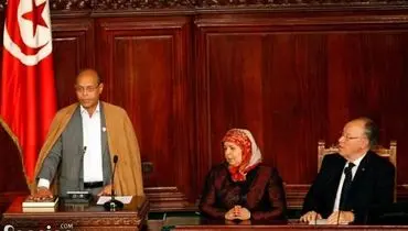 عکس: رئیس‌جمهور تونس با عبا و کت‌وشلوار