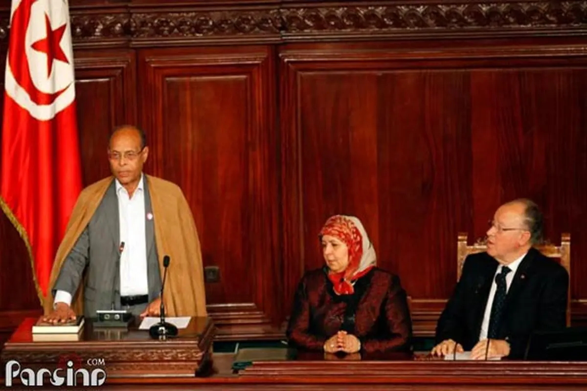 عکس: رئیس‌جمهور تونس با عبا و کت‌وشلوار