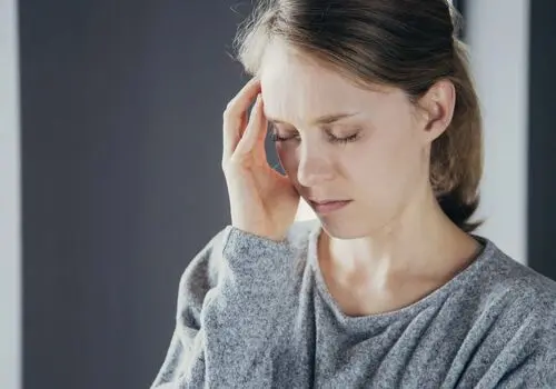 چرا وقتی گرسنه می‌شوم سردرد می‌گیرم؟