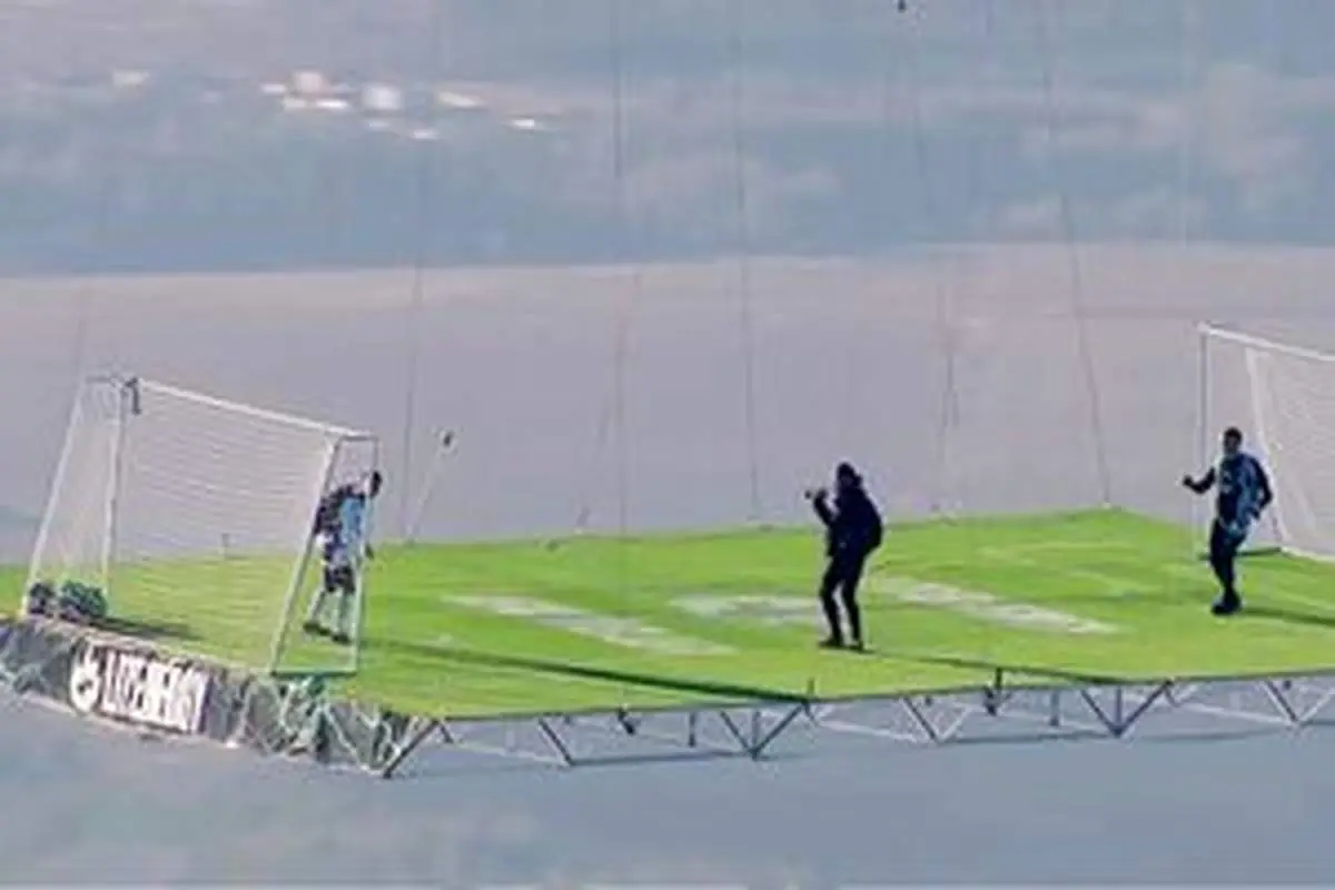 
شادی رونالدویی در ارتفاع ۱۸۰۰ متری؛ رکورد جهانی فوتبال در ارتفاع شکست +فیلم
