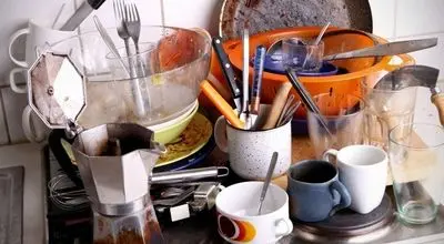 شب تا صبح ظروف کثیف را در سینک رها نکنید!
