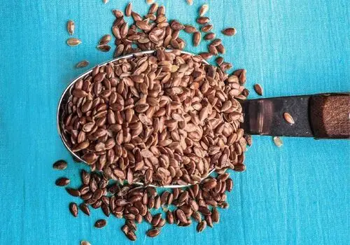 تغذیه چگونه بر شوره سر اثر می‌گذارد؟