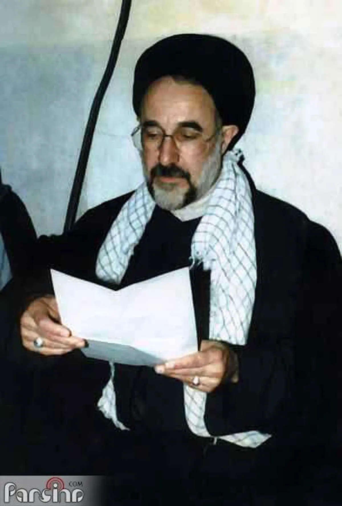 عکس: سید محمد خاتمی با چفیه