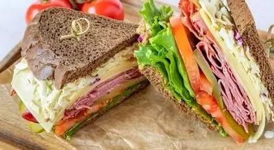 طرز تهیه ساندویچ پاسترامی گرم خانگی