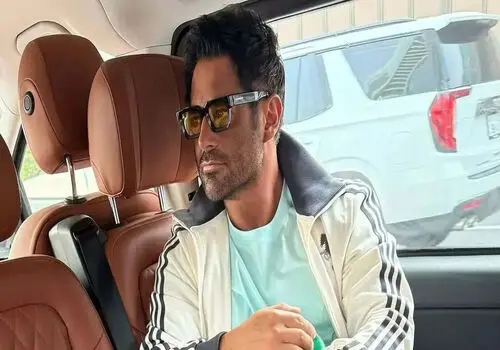 استایل لاکچری گلزار با دست شکسته سوژه رسانه ها شد!