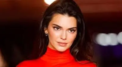 حضور مینیمال کندال جنر در مراسم «زنان شایسته» لورئال پاریس+عکس
