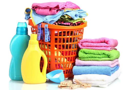 چرا لباس‌ها بعد از شست‌وشو بوی بد می‌دهند؟ دلایل و راهکارهای ساده