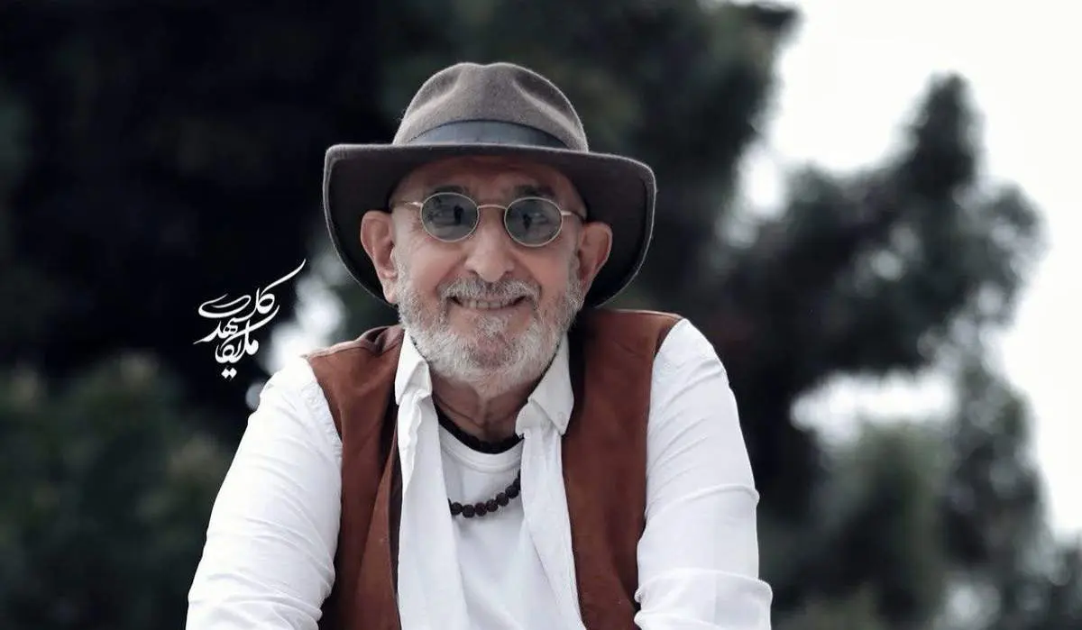 قابی عاشقانه؛ بوسه فرهاد آئیش بر دستان همسرش!