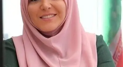 واکنش بامزه المیرا شریفی به تغییر نور صحنه؛ «الان پیر شدم!»+فیلم