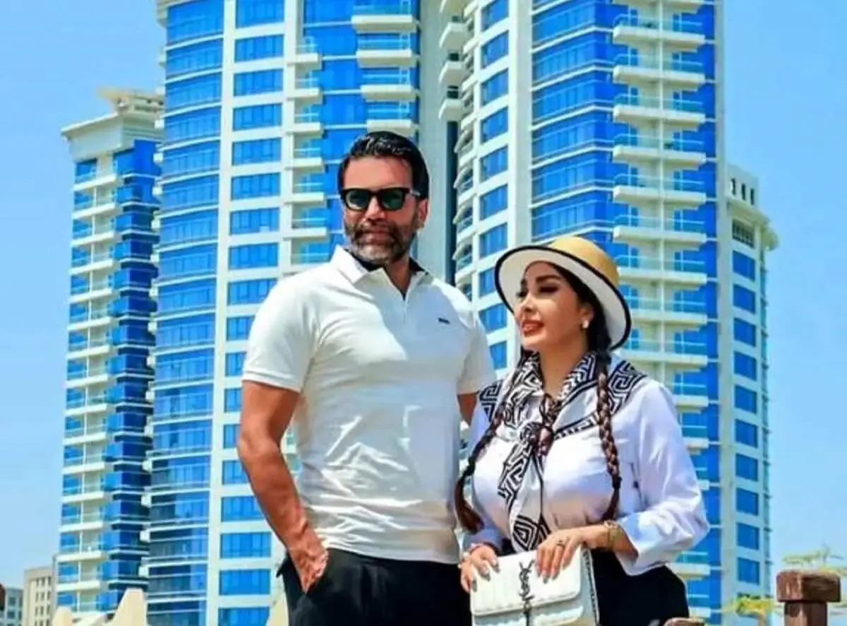 ژست عاشقانه علیرضا نیکبخت واحدی و همسرش وسط جاده!