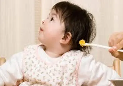 عوارض و خطرات استفاده از داروهای بزرگسالان برای کودکان
