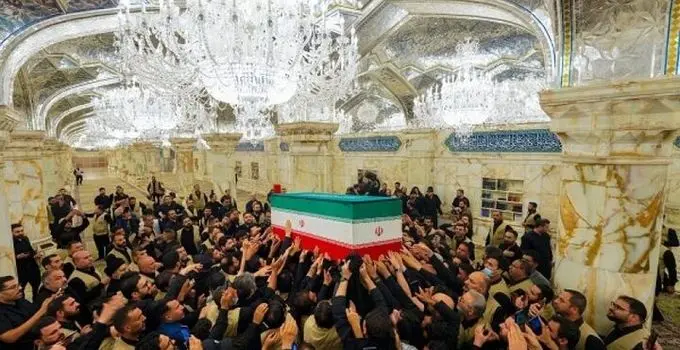 ورود پیکر مطهر امام شهید به حرم و ضریح شش‌گوشه امام حسین(ع)+تصاویر|فیلم