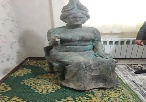 نصب مجسمه ۱۵متری آرش کمانگیر در میدان ونک+فیلم
