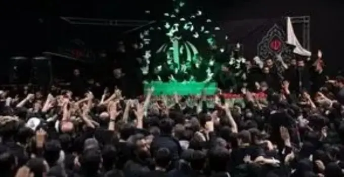 اولین تصاویر از ورود پیکر رهبر شهید به مصلی تهران/ادای احترام هیات‌های بین‌المللی به پیکر رهبر شهید انقلاب ایران