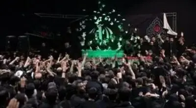 اولین تصاویر از ورود پیکر رهبر شهید به مصلی تهران/ادای احترام هیات‌های بین‌المللی به پیکر رهبر شهید انقلاب ایران
