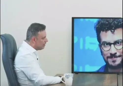 درآمد ۲۰۰ میلیاردی بنیان‌گذار موبونیوز؛ امیرحسین قیاسی شوکه شد!+فیلم