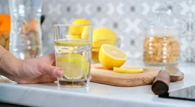 چه خوراکی‌هایی آب بدن را زیاد می‌کنند ؟