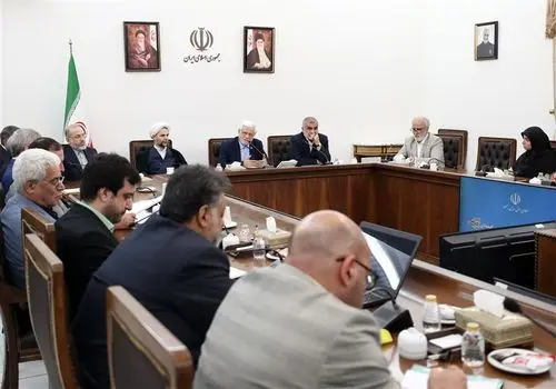 عارف: به جای مسائل جزئی، ریشه‌کن کردن فساد اقتصادی هدف اصلی است