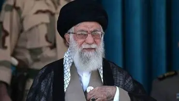 اقامه نماز رهبر انقلاب بر پیکر سردار شهید سید رضی موسوی؛گفت‌وگوی رهبر انقلاب با خانوادۀ شهید سید رضی+ فیلم