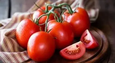 نقش گوجه‌فرنگی در سلامت لثه؛ محافظ طبیعی دهان