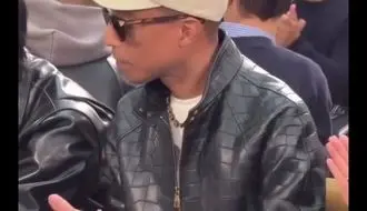 سبک ترین و باریک ترین ساعت دنیا دست فارل ویلیامز در هفته مد پاریس/ویدیو 