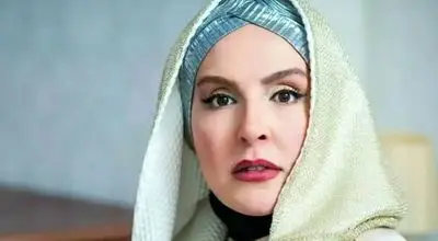  «آزیتا ترکاشوند» با چادر نماز در حرم امام رضا (ع)؛ سال 