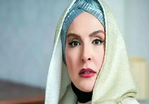  «آزیتا ترکاشوند» با چادر نماز در حرم امام رضا (ع)؛ سال 