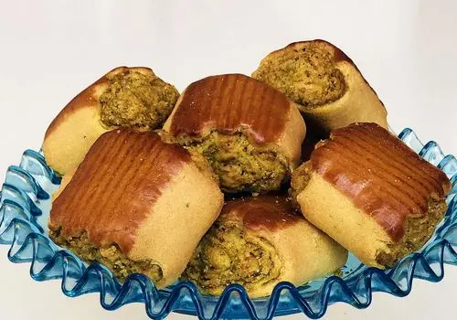 طرز تهیه شیرینی نان نازک پسته ای قزوین+فیلم