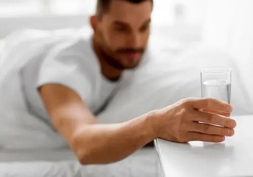 چگونه در ماه رمضان تشنگی را کاهش دهیم؟ راهکارهای مؤثر برای روزه‌داران  