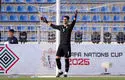 روزنامه هواداری استقلال، گلر پرسپولیس را مسخره کرد