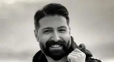 «حمید هیراد» در 32 سالگی و به همراه مادرش؛ سال 1402