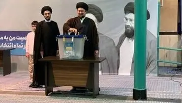 سیدحسن خمینی در کنار پسرش رأی خود را به صندوق انداخت+ فیلم