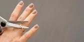 راهکارهای ساده برای خارج کردن انگشتر گیر کرده از انگشت