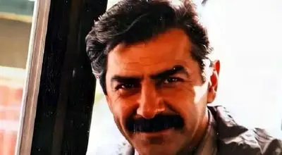 «فرامرز قریبیان» در حال قدم زدن با «بهمن مفید» در تهران؛ سال 57