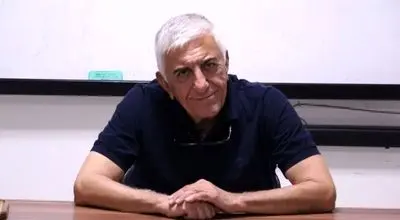 تصویری از رضا کیانیان در کنار همسر و پسرش