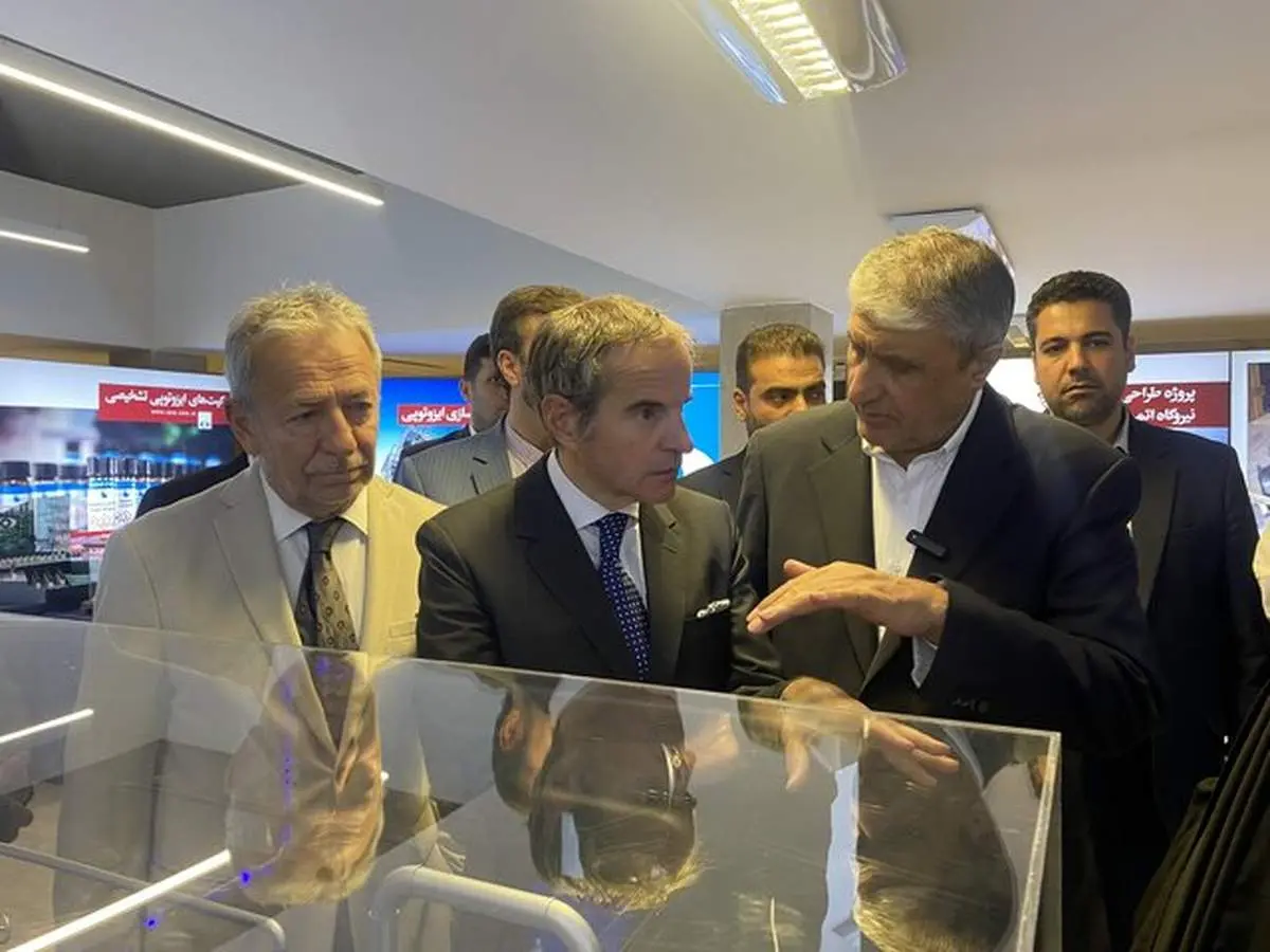 بازدید گروسی از نمایشگاه دستاوردهای صنعت هستهای ایران