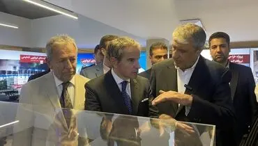 بازدید گروسی از نمایشگاه دستاوردهای صنعت هسته‌ای ایران