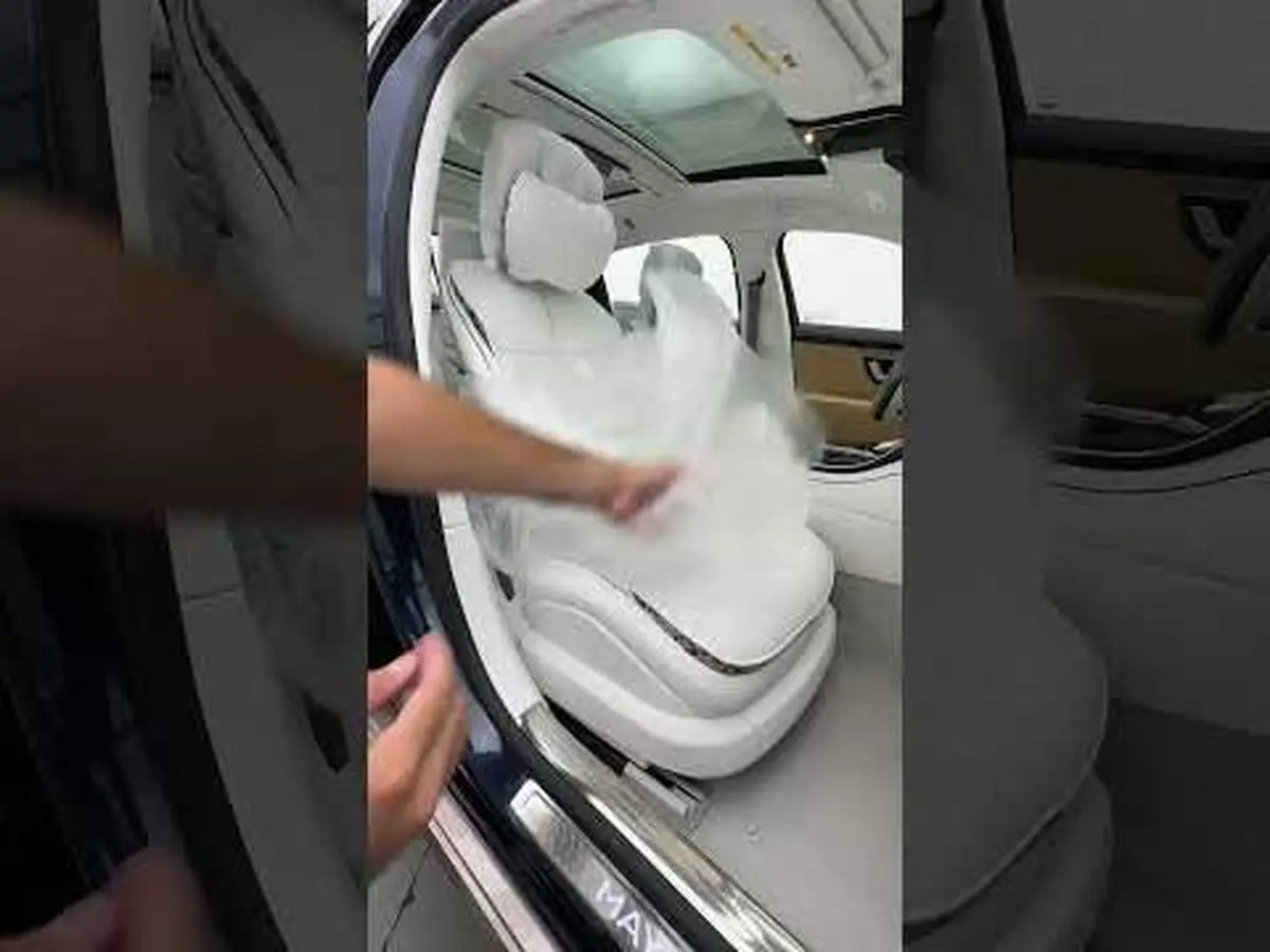 لحظه آنباکس کردن بنزمیباخ+ فیلم