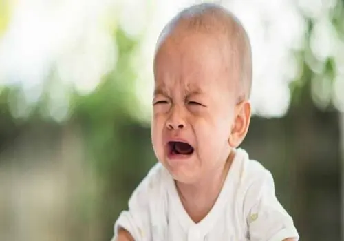 ۵ نکته برای کاهش اضطراب نوزادتان در مقابل غریبه‌ها

