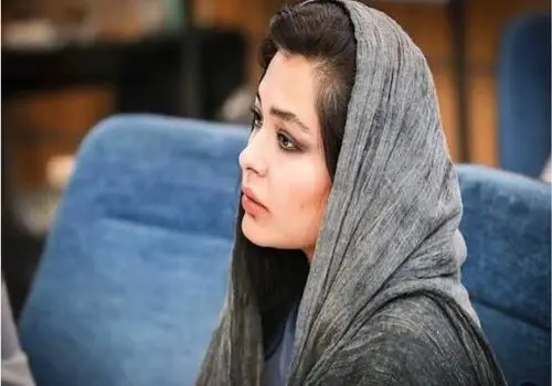 عکس سیاه و سفید سانیا سالاری،  بازیگر دلدادگان با ژست غمگین