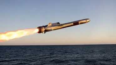 لحظه تماشایی برخورد موشک کروز به یک کشتی توسط انصارالله یمن+فیلم