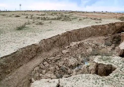 زمین زیر پای تخت‌جمشید می‌لرزد، فرونشست در مرودشت به آثار باستانی ایران رسید