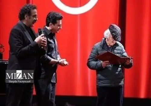 برخورد جالب استاد شفیعی کدکنی و شجریان در یک مراسم/ویدیو 