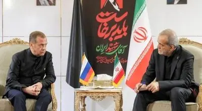 مدودف: روسیه پیشنهادهایی برای حل مسالمت‌آمیز پرونده هسته‌ای ایران دارد