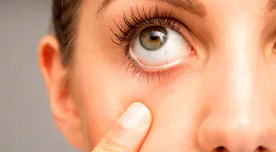 این ویتامین ها، شبکیه چشم را از نور گوشی محافظت می کنند!
