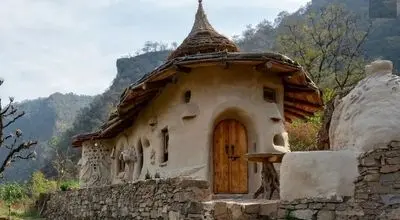 ۵ خانه گِلی هندوستان با طراحی مدرن؛ ترکیبی از معماری بومی و زندگی امروزی + تصاویر